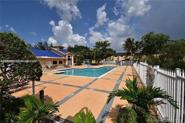 Photo - 400 Palm Cir W Unit 304