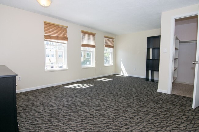 Photo - 141 Glenville Ave