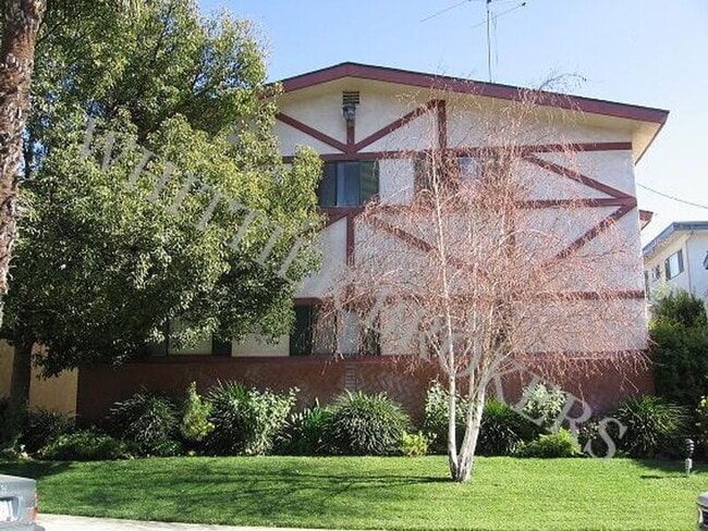 Building Photo - 6308 Milton Ave Unit #B