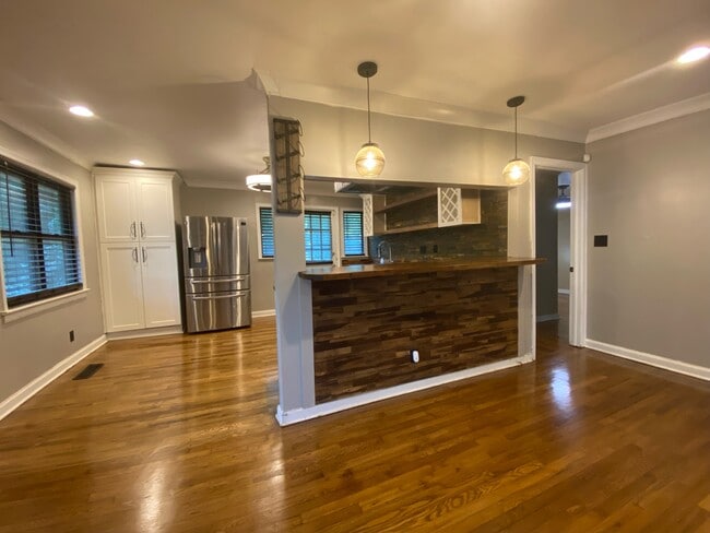 Breakfast Area - 3483 Napoleon St