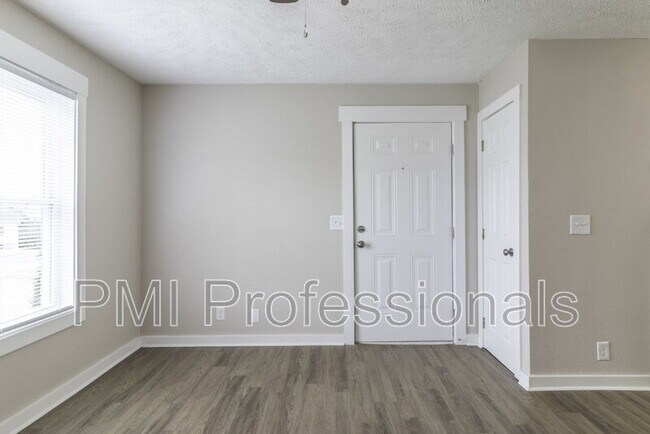 Photo - 121 Kingsridge Dr