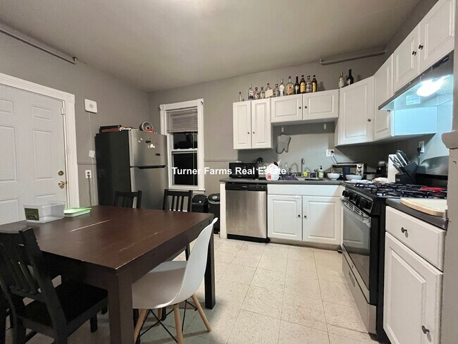 Photo - 168 Hillside St Unidad 2