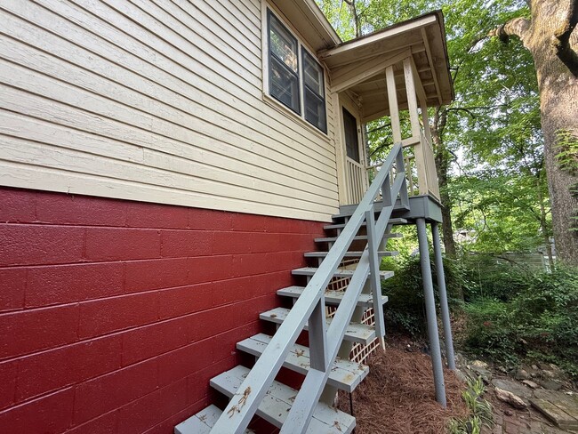 Photo - 202 E 11th St SE Unit Apt