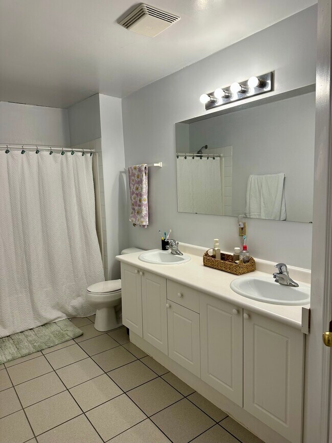 Photo - Summer Room for rent in a 3 bedroom Great apartment Unité 304