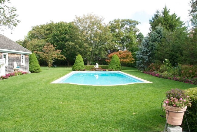 Photo - 205 White St