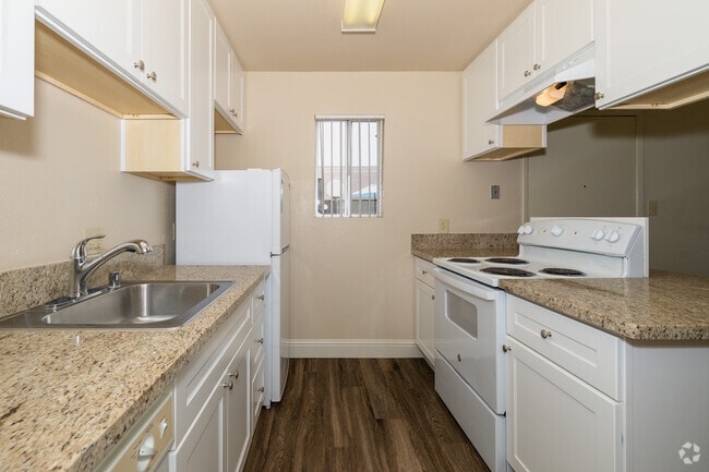 Studio - 484SF - Kitchen - Fulton Oaks Apartments