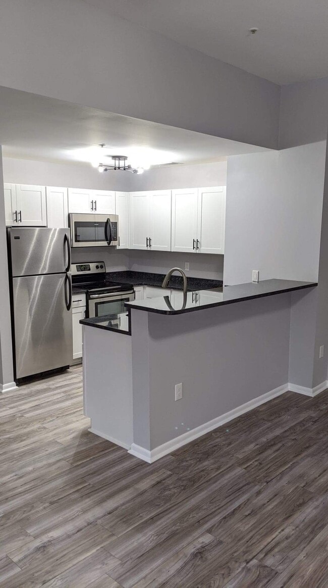 Stainless steel appliances - 20 Greystone Ct Unit K