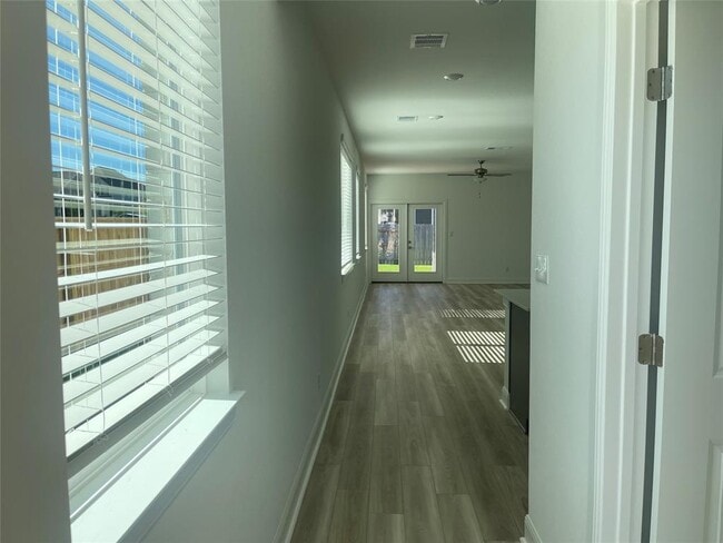 Photo - 544 Bauer Lp