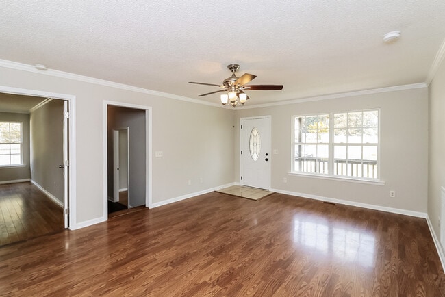 Photo - 156 Cook Rd NW