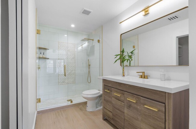 Photo - 303 De Carie St