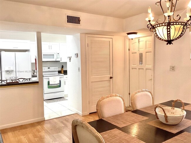 Photo - 9511 N Hollybrook Lake Dr Unit 305