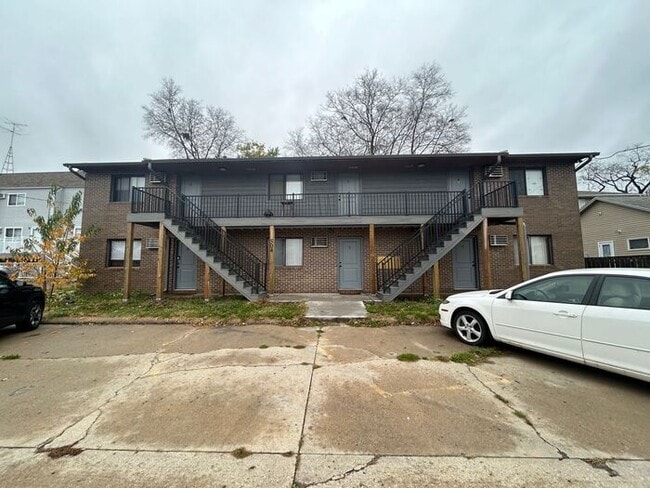 Building Photo - $995 | 1 Bedroom, 1 Bathroom Apartment | P...