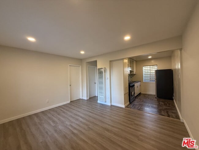Photo - 4832 W 17th St Unidad 2