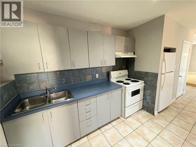 Photo - 201 James St S Unité 201