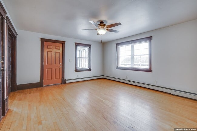 Photo - 211 Oak St Unidad 211