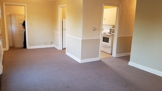 Living/ Dining Area - 313 7th St Unit 2