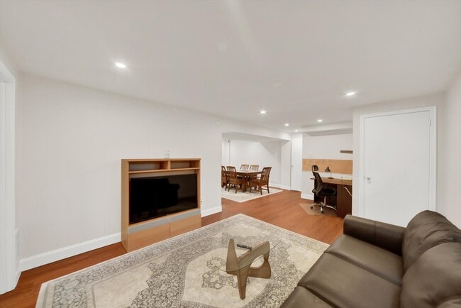 Photo - 5119 Niagara Pl Unit Basement