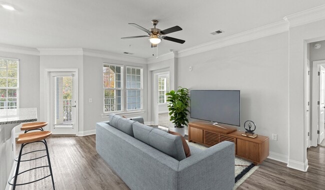 Casas completamente nuevas con electrodomésticos de acero inoxidable, encimeras de granito y gabinetes con cierre suave. - Sunnybrook Residences