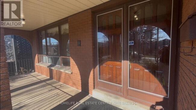 Photo - 639 Royal York Rd