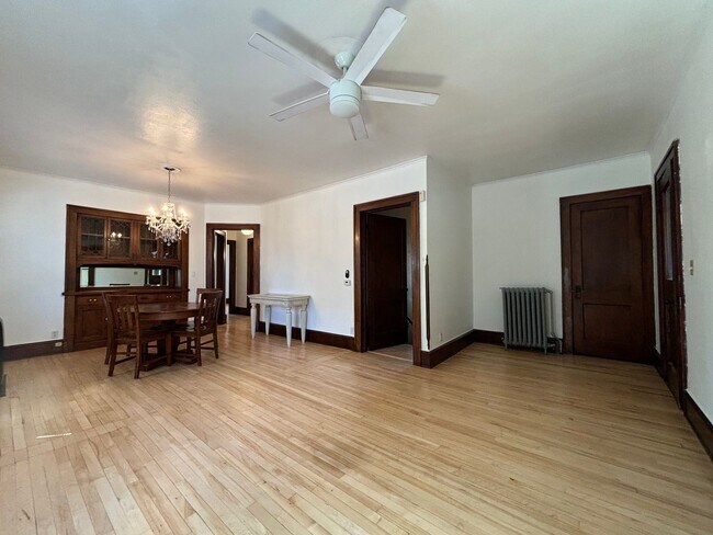 Building Photo - 614 5th St NE Unit 2