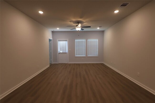 Photo - 8579 Blueberry Ash St