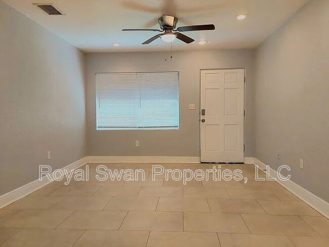 Photo - 220 Orangeview Ln