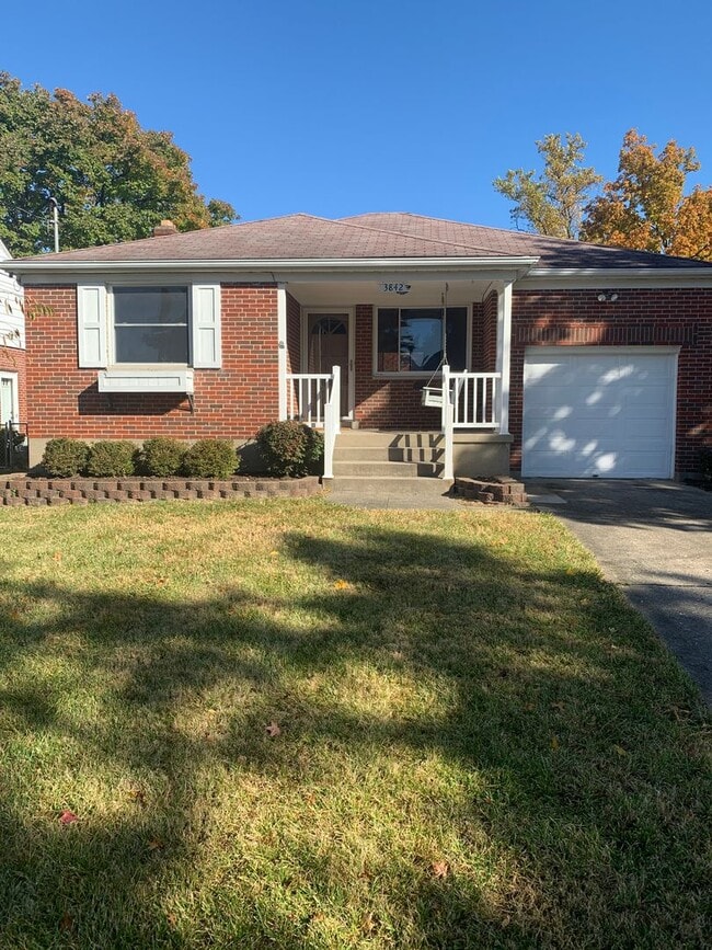 Photo - Lovely Ranch Home with Hardwood Floors and Finished Basement in Silverton