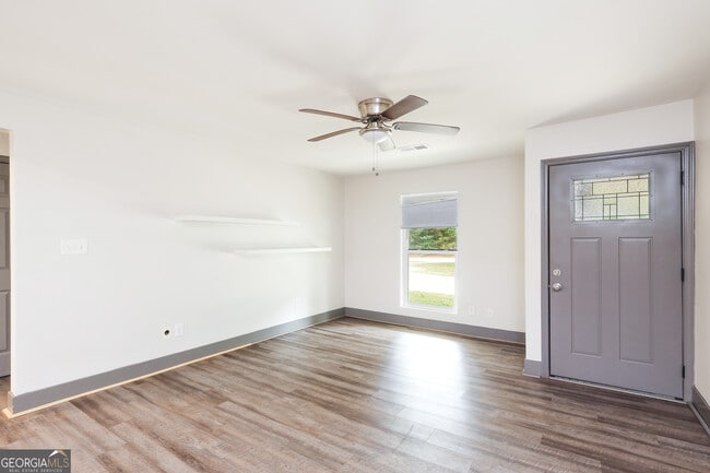 Photo - 657 Senoia Rd