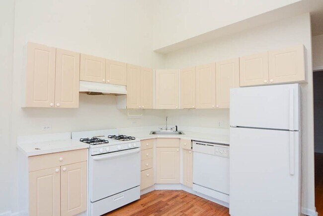 Photo - 909 W Dakin St Unit 204