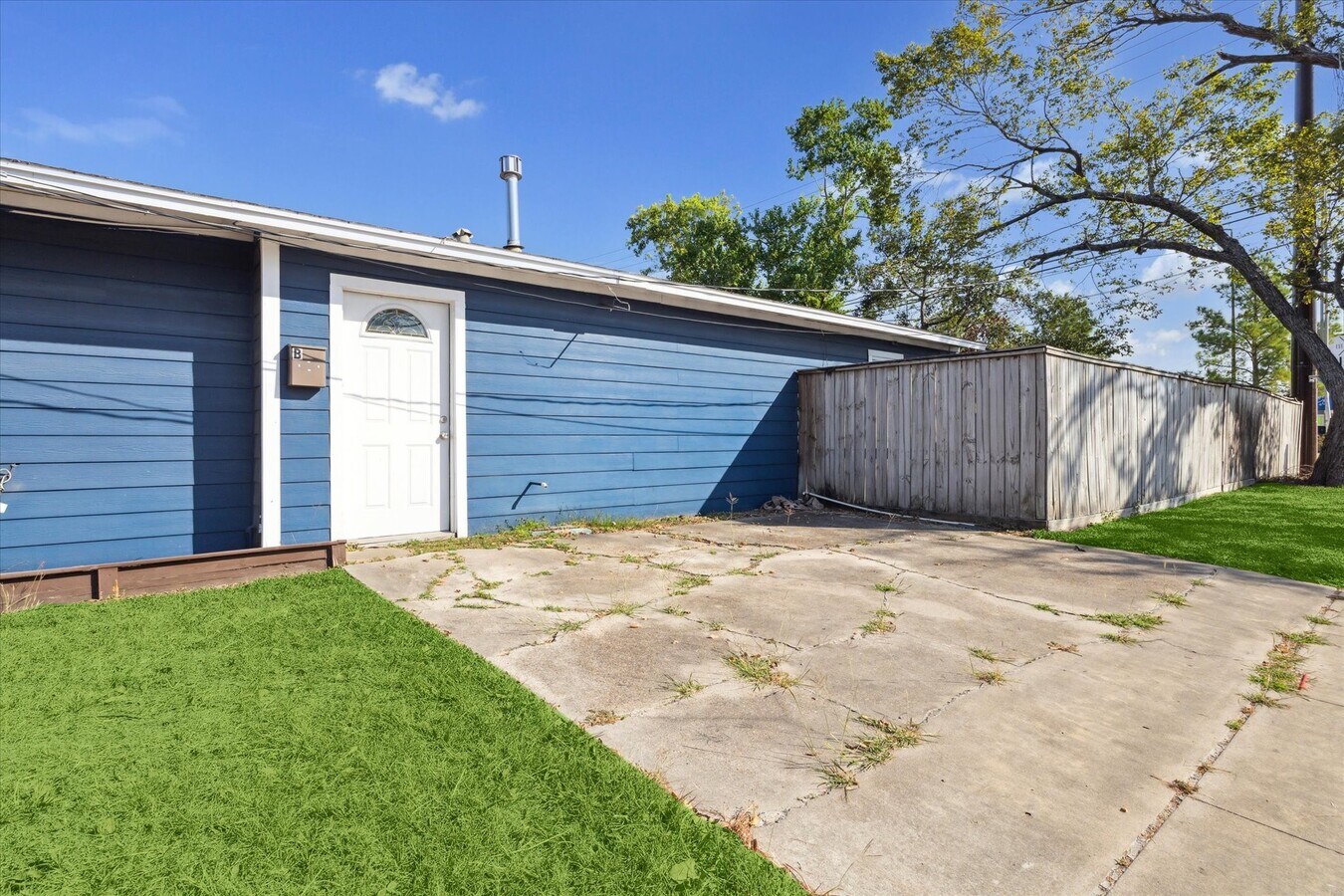 Photo - 1147 Du Barry Ln