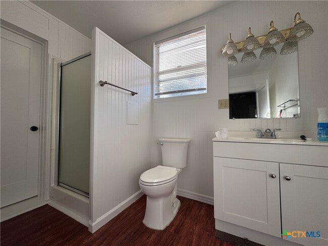 Photo - 410 Burleson St