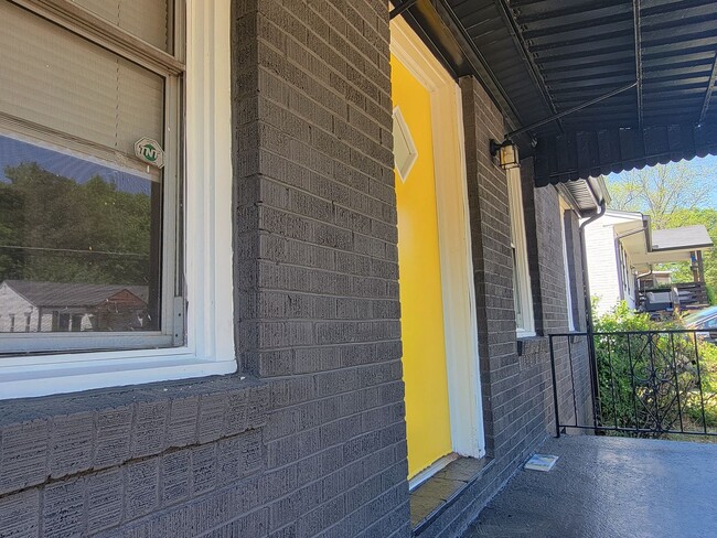 Photo - 3 Bedroom Brick Ranch on Basement/5 Min Drive to Downtown Atlanta