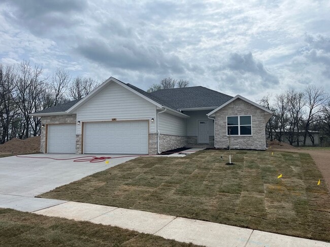 Building Photo - Beautiful, brand-new, 3-bedroom, 2-bath home in Nixa with a 3-car garage.