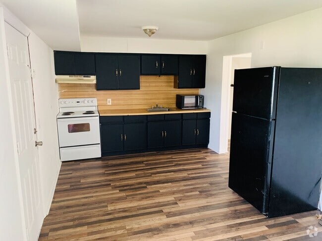 Building Photo - Coming Soon - Cozy 3 Bedroom, 1 Bath Townh... Rental