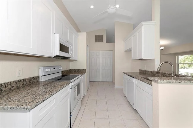 Photo - 1401 Hedgewood Cir