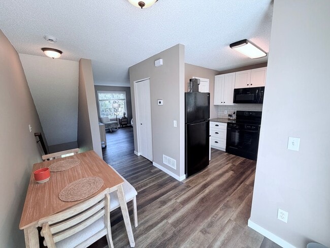 Photo - Modern 2-Bedroom Townhome in Apple Valley with Private Patio!!