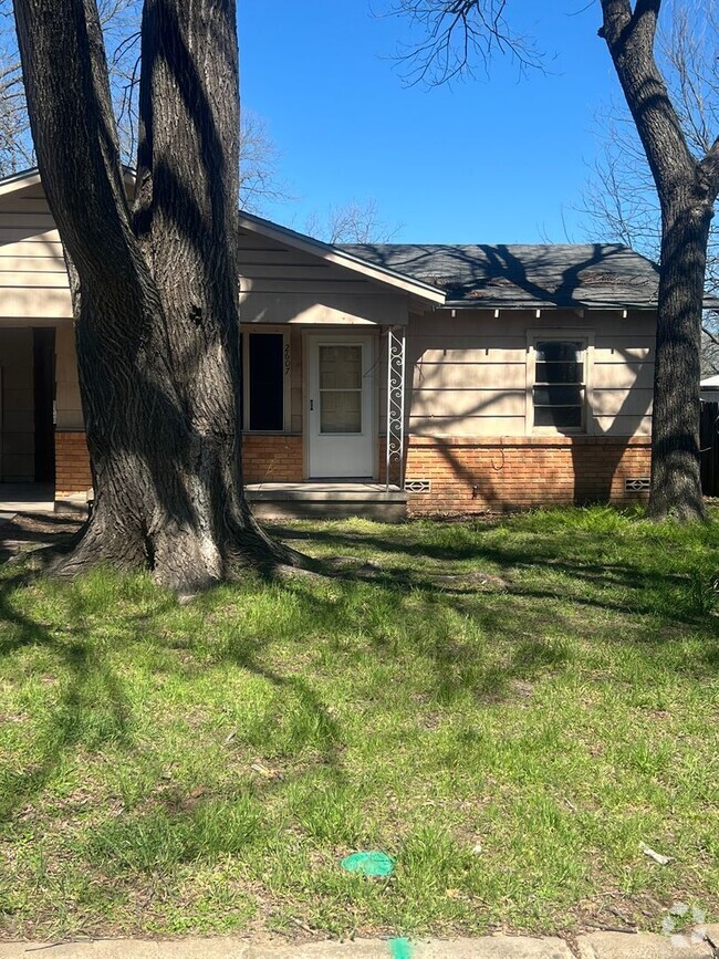 Building Photo - 2607 Woodrow Ave Rental