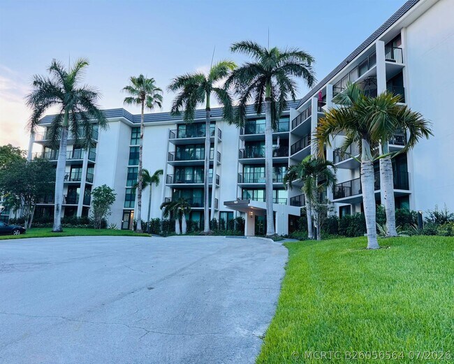 1101 River Reach Dr Unit 215