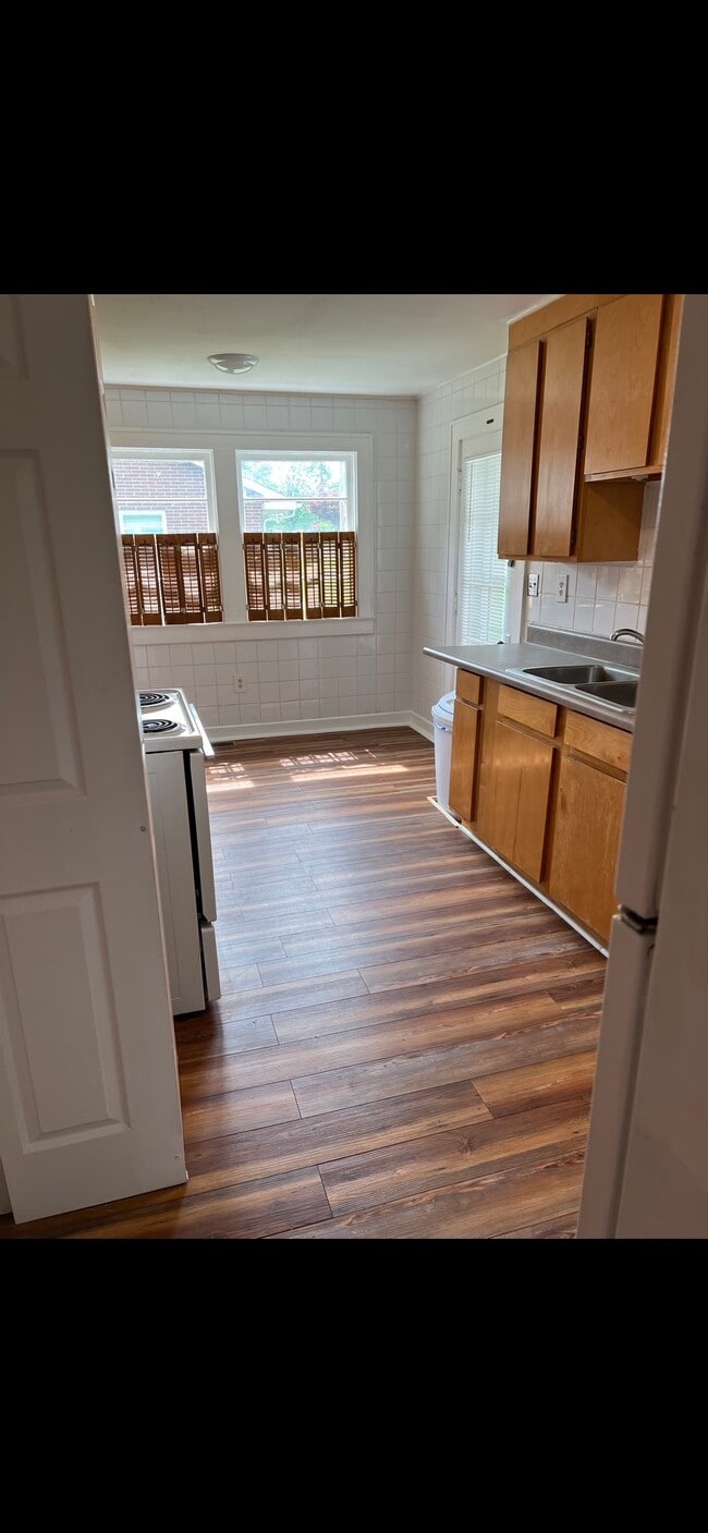 Kitchen - 703 Clark St Unit #1