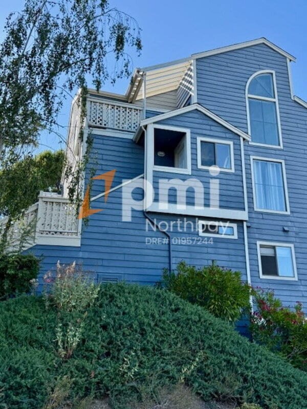 Building Photo - 201 Sea Crest Cir Rental