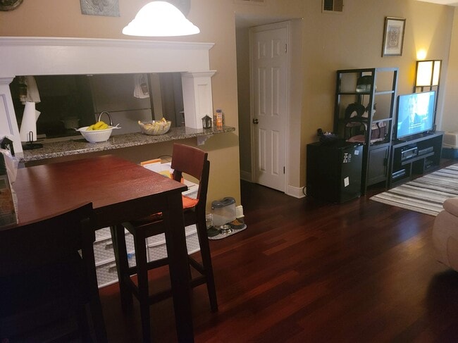 pass-through to kitchen - 3625 Saint Charles Ave Unit 3E