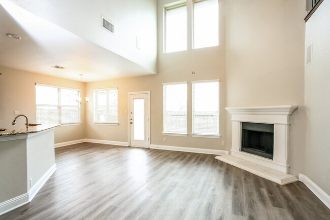 Photo - 2405 Comal Ct