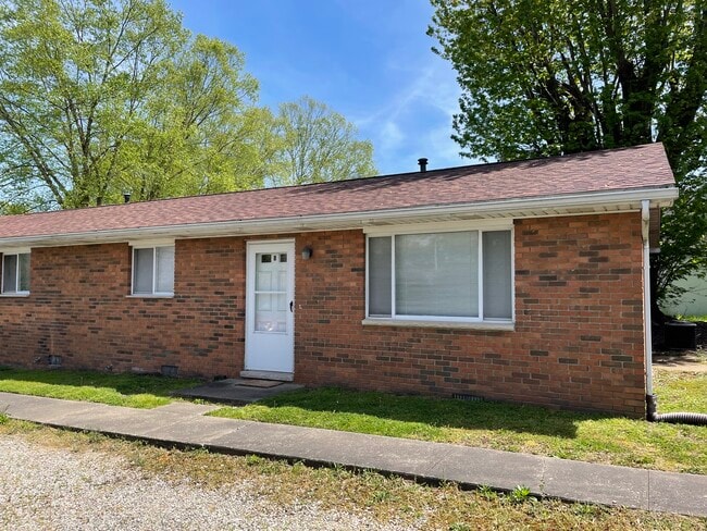 Building Photo - 204 E 9th St Unit B