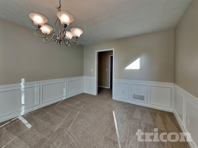 Photo - 180 Prince Edward Way