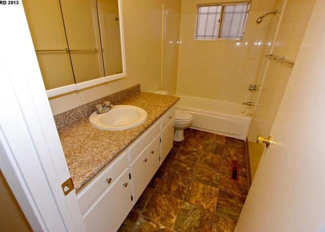 Photo - 6909 MacArthur Blvd Unit Apt A