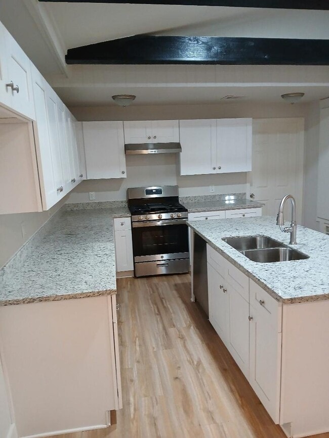 Photo - 706 Azalea St