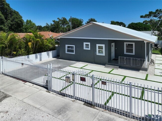 Building Photo - 1041 NW 73rd St Rental