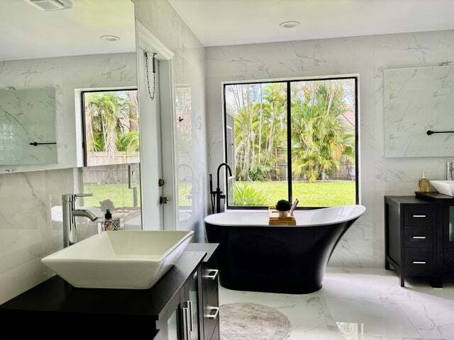 Photo - 325 Knotty Wood Ln