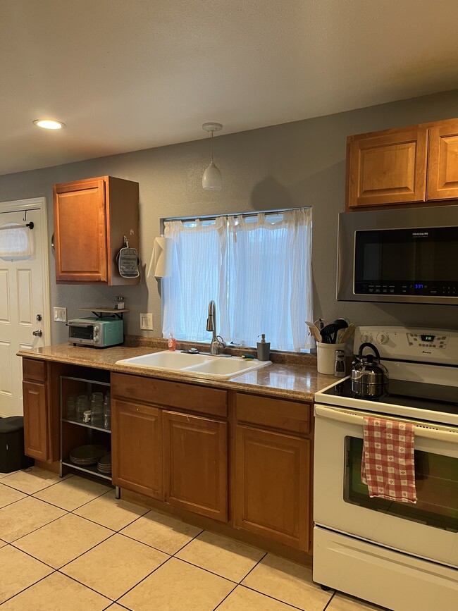 Photo - 1018 NW 10th St Unit Mother-in-law Suite