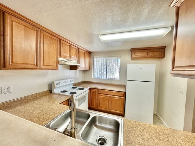 Building Photo - Lovely upgraded Condo near Grossmont College! Unit 6